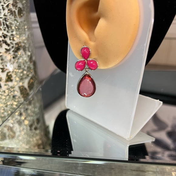 NWT statement necklace and clip earrings!!! Sooo bright and beautiful!! - Picture 4 of 9